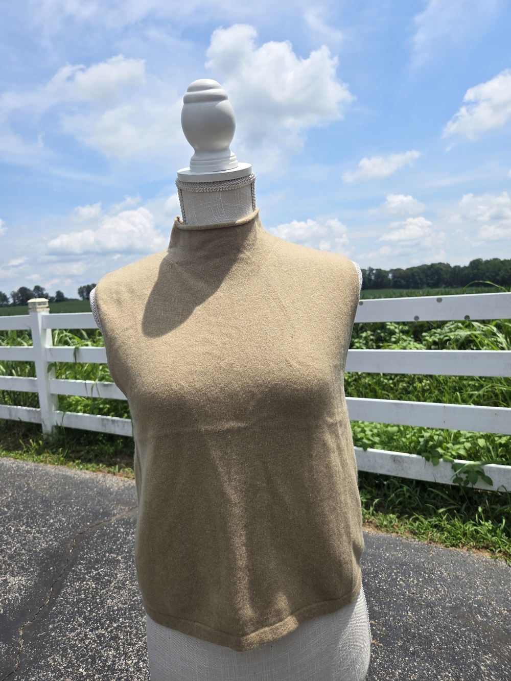 Apostrophe Sleeveless Mock Neck Tank 100% Cashmere in Beige Sz Small
